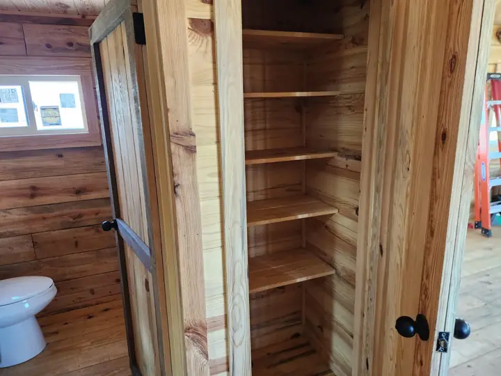 Bathroom with toilet and open shelving